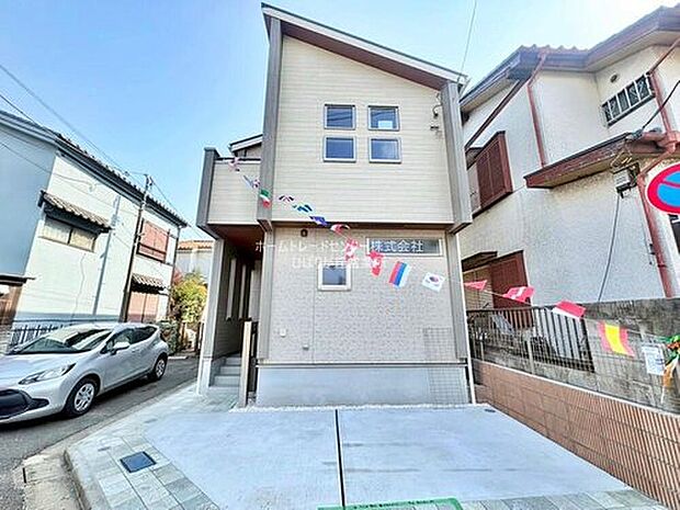 ☆現地外観写真☆
一戸建ての大きなメリットは、「自分の土地」を自由に使えること。好きなペットが飼えるほか、ガーデニングやＤＩＹ、車やバイクの手入れなど様々な趣味を楽しめます♪