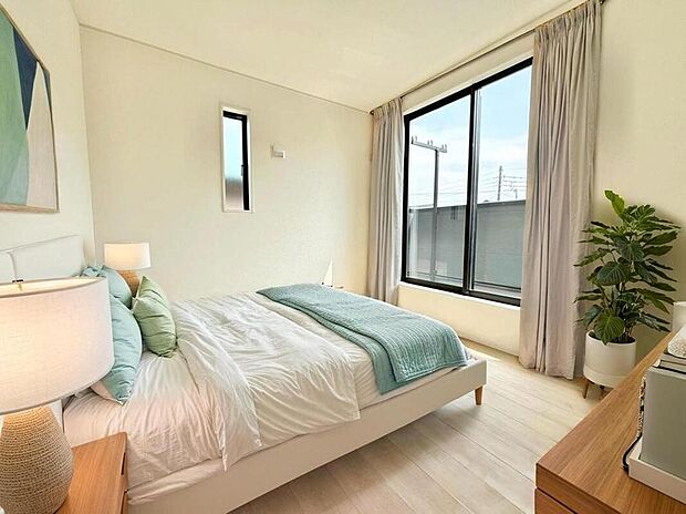 ☆2号棟☆
日当りの良さは写真でも充分に伝わるかと思いますが、開放感のある周囲にめぐまれたおかげで、風通しもとても良くなっております。※家具をCGで加工しています。家具付き販売ではございません。