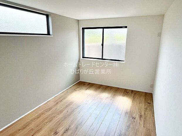 【リビング以外の居室】心地良い風を感じられる全居室２面採光！風通しがよく効果的に空気の入れ替えができます♪