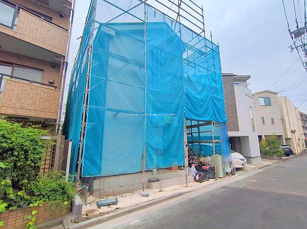 【現地外観写真】一戸建ての大きなメリットは、「自分の土地」を自由に使えること。好きなペットが飼えるほか、ガーデニングやＤＩＹ、車やバイクの手入れなど様々な趣味を楽しめます♪