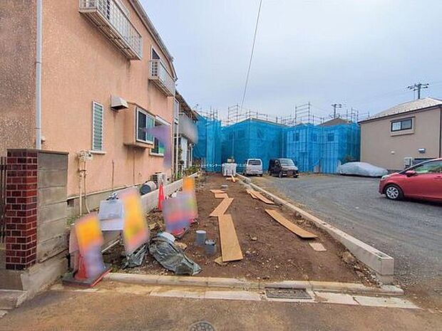 【現地外観写真】住宅性能評価で耐震等級３（最高等級）を取得！お客様を守る大切な住宅だからこそ、第三者の検査を受けて安心して住んでいただける住宅をご案内させて頂きます。その頑丈さを、ぜひ現地にてご体感くださいませ。