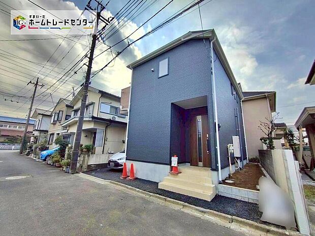 【前面道路含む現地写真】前面道路幅5ｍで車の出し入れもスムーズ♪交通量も少ない道路のためお車の駐車も落ち着いてできます♪