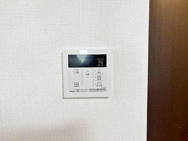 【【オートバス】】自動でお風呂の準備が整うため準備時間の短縮ができ、冬場は室温の低い浴室に行かなくてすむため寒い思いをすることもありません。