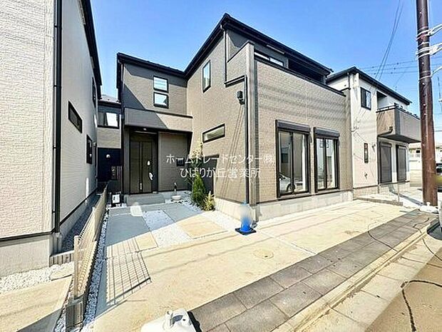 【前面道路含む現地写真】ひとたび扉を開けばそこに待っているのは上質な空間とマイホームでの新生活をイメージさせる優雅なひととき。「この家なら…」ではなく「ここに住みたい♪」と思う感動をお届けいたします。