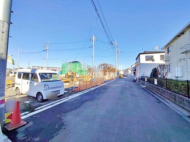 【前面道路含む現地写真】中央側に5mの新設道路。転回路もあります。
住人以外の車の進入も少なく、小さなお子様を持つご家庭にも安心。