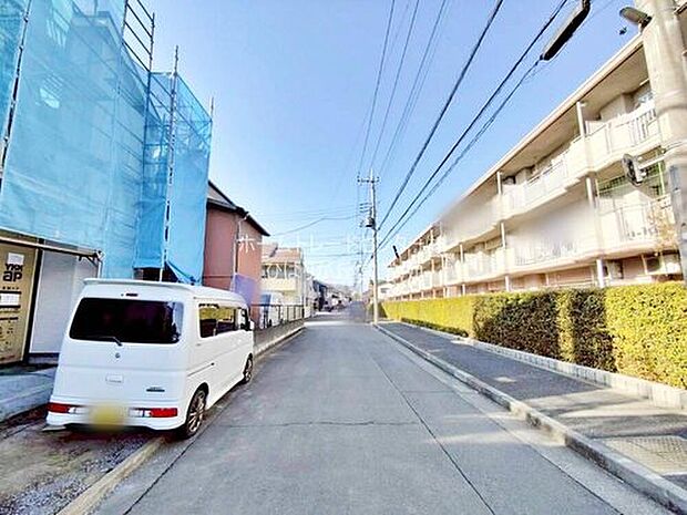 【前面道路含む現地写真】住宅性能評価で耐震等級３（最高等級）を取得！お客様を守る大切な住宅だからこそ、第三者の検査を受けて安心して住んでいただける住宅をご案内させて頂きます。その頑丈さを、ぜひ現地にてご体感ください。