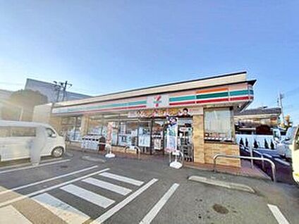 ファミリーマート幸町三丁目店 700ｍ(徒歩9分)