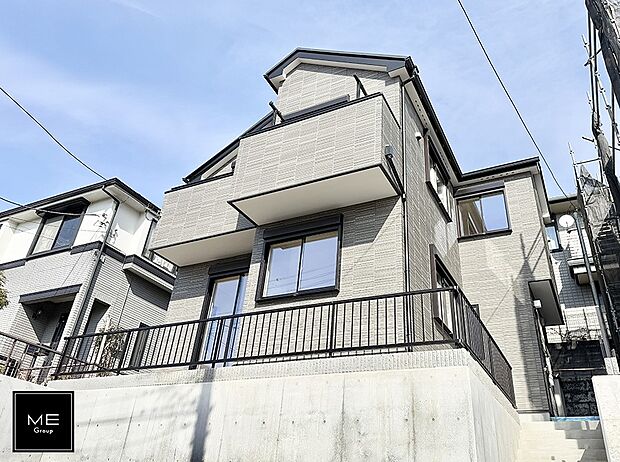 道路より一段高い敷地で目線が気にならない立地です  