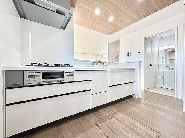 ■家族の絆を深める、温もりのあるキッチン