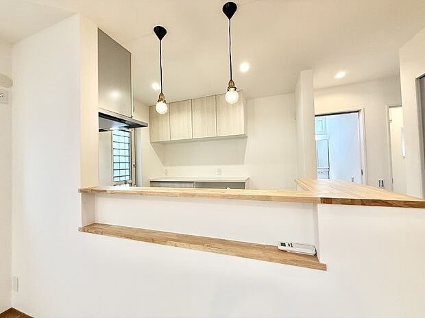 ■キッチン周りがすっきり清潔に保てる吊戸棚付きキッチン