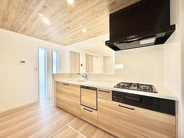 ■シンプルで機能的、毎日使いやすいキッチン