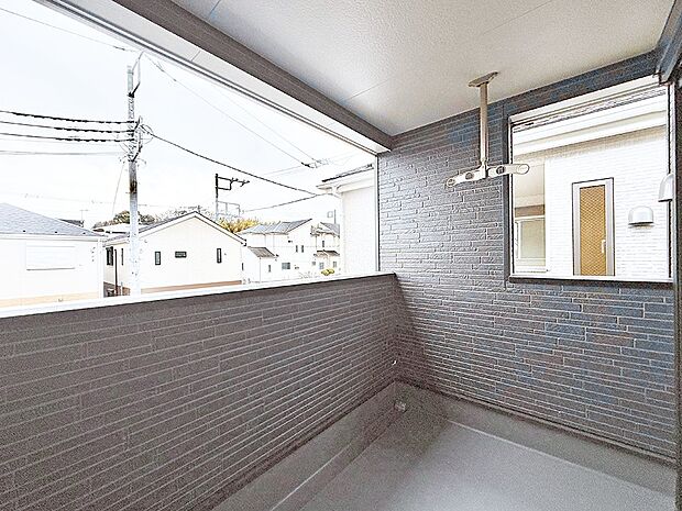 ■ 心地よい風と光を感じる、くつろぎのバルコニー