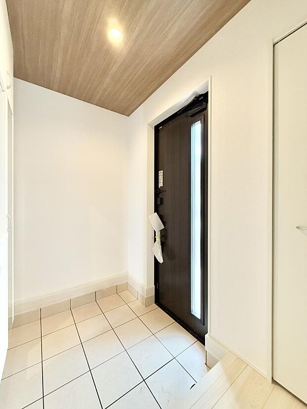 窮屈さを感じさせない広々玄関！