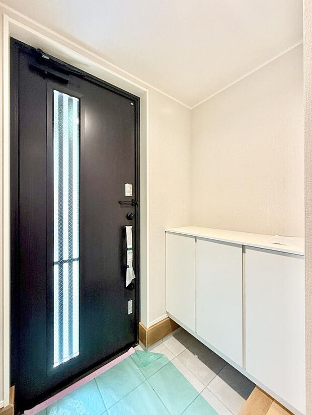 窮屈さを感じさせない広々玄関!