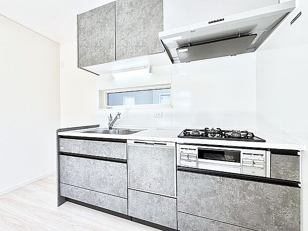 ■シンプルで機能的、毎日使いやすいキッチン