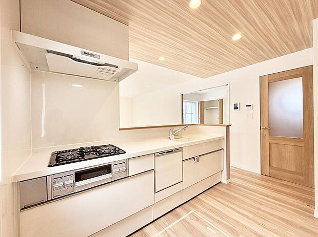 明るさと開放感たっぷりなキッチン!