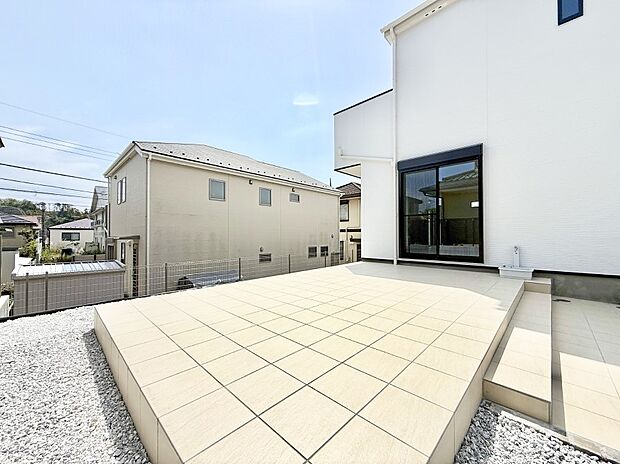 ■天気の良い日はタイルデッキでのんびり日向ぼっこ