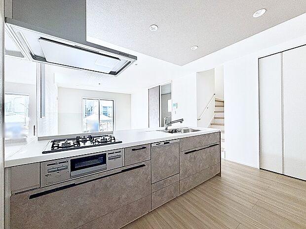 ■カウンターキッチンなのでお料理をしながらも家族との会話がはずみます