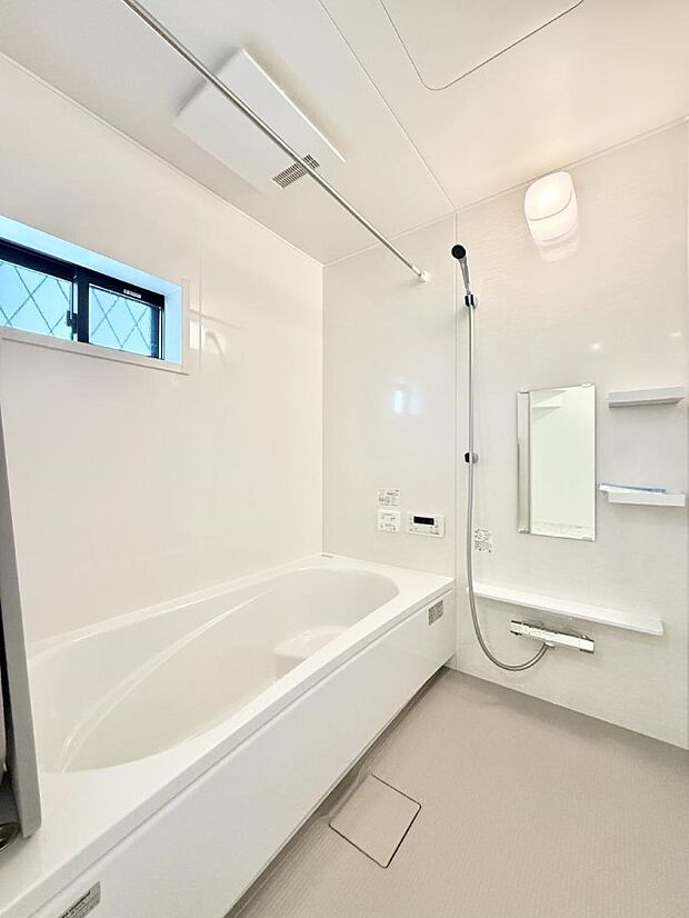 3号棟 ■落ち着いた色合いの壁面、ゆっくり寛げるバスルーム
