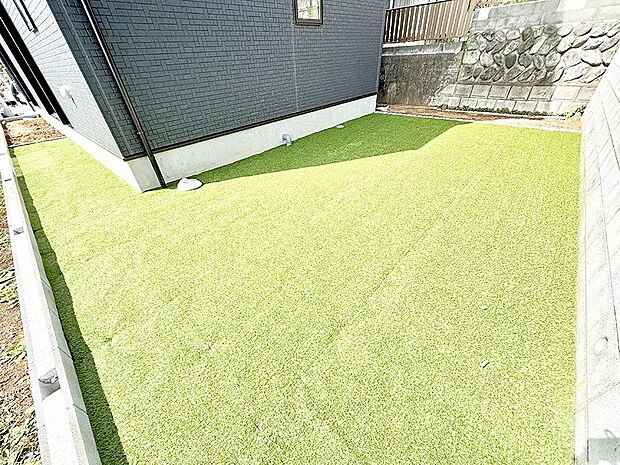 1号棟 ■季節の移ろいを感じられる、落ち着いた雰囲気の屋外空間