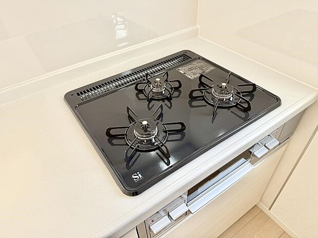 【3口ガスコンロ】■複数の鍋が同時に使えますね