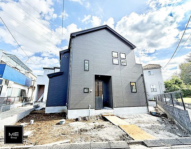 【現地外観写真】■暮らしを彩る充実した設備仕様が備わった住まい