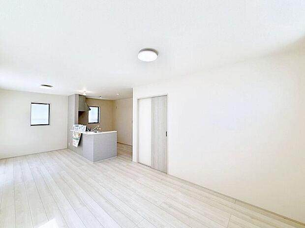 【リビング】■光と風を感じる、リラックスできる空間