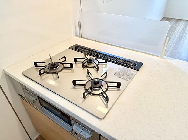 【3口ガスコンロ】■一度に多くの料理ができ便利で効率的