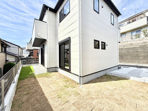 【現地外観写真】■暮らしを豊かにする充実した仕様設備で快適に