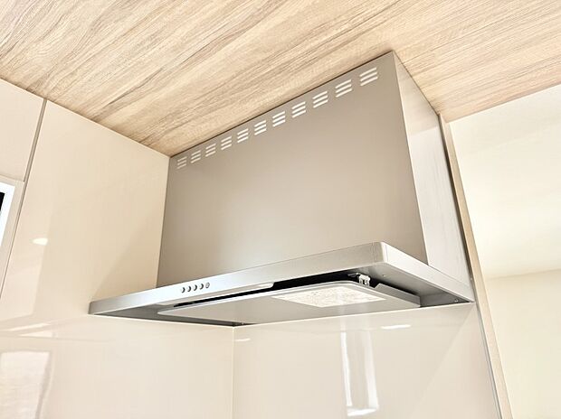 【レンジフード】■フードに覆われている為、匂いが換気扇に誘導され、効率的に排煙ができます