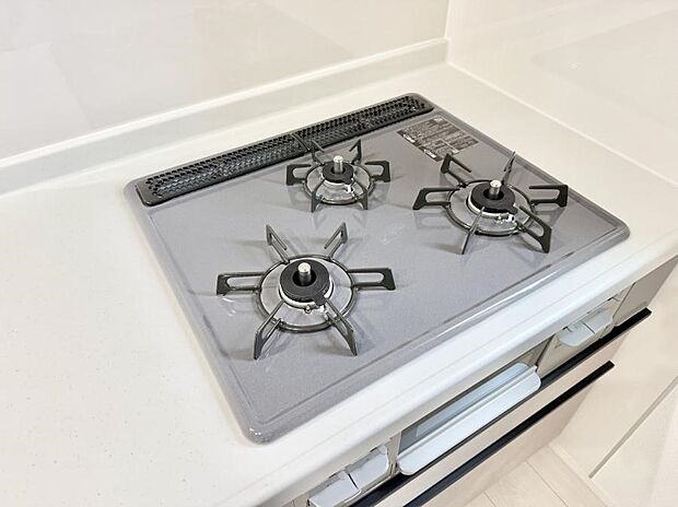 【3口ガスコンロ】■一度に多くの料理ができ便利で効率的