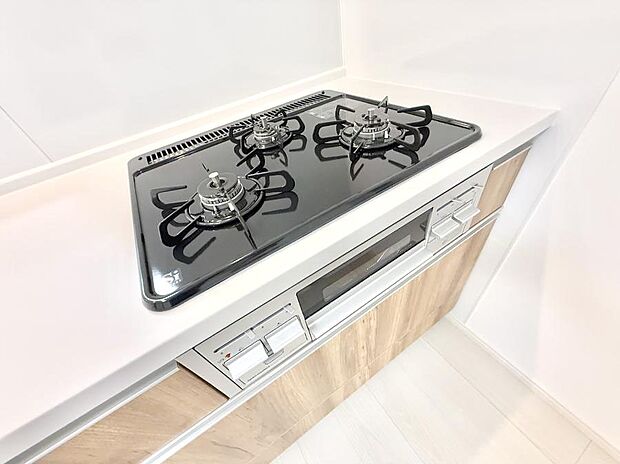 【3口ガスコンロ】■一度に多くの料理ができ便利で効率的