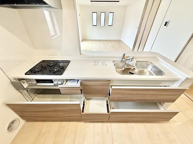 【キッチン】■家族の絆を深める、温もりのあるキッチン