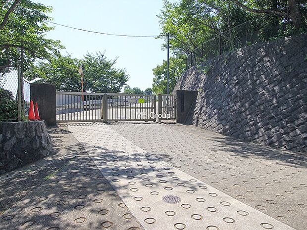 ひがし幼稚園（約600m・徒歩8分）