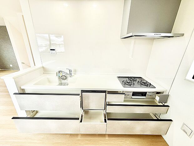 【キッチン】■家族の絆を深める、温もりのあるキッチン