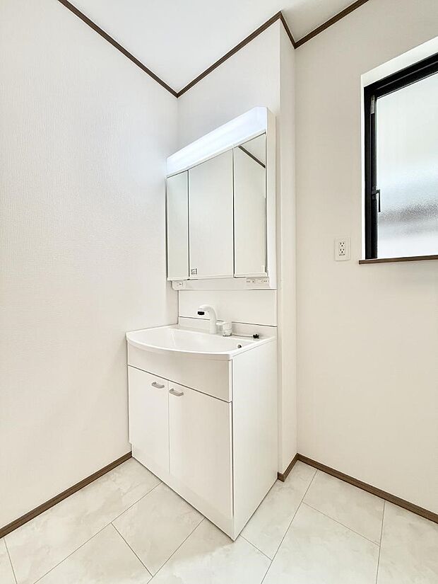 【洗面台・洗面所】■明るい洗面所は毎朝の歯磨きも楽しくできちゃいそうです♪