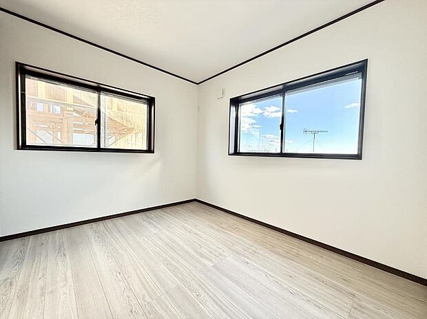 【子供部屋】2面採光で明るい居室！  