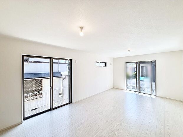 【リビングダイニング】■シンプルだけど贅沢、大切な人と過ごす心がほどける空間