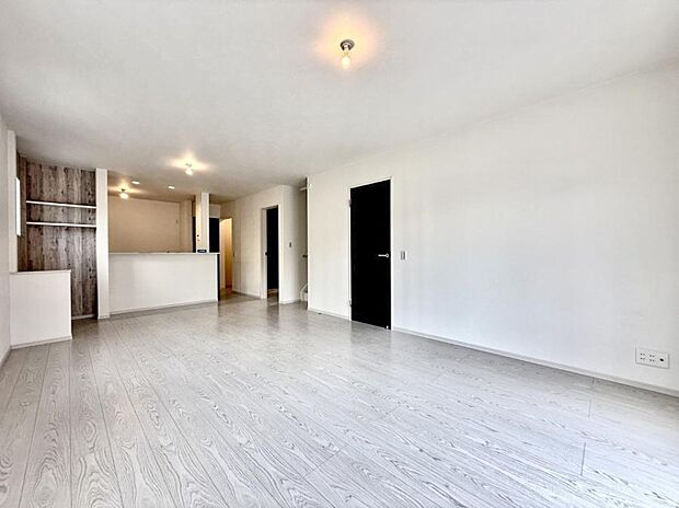 【リビング】■光と風を感じる、リラックスできる空間