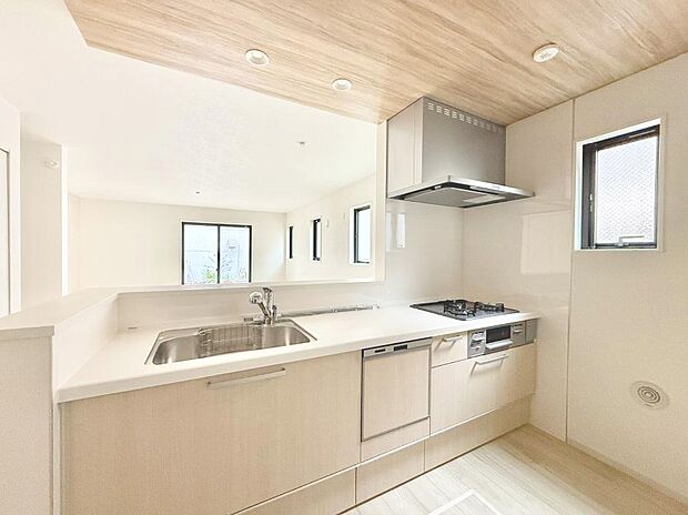 【ダイニングキッチン】■キレイに片付く、使いやすいキッチン