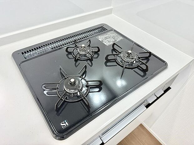 【3口ガスコンロ】■一度に多くの料理ができ便利で効率的