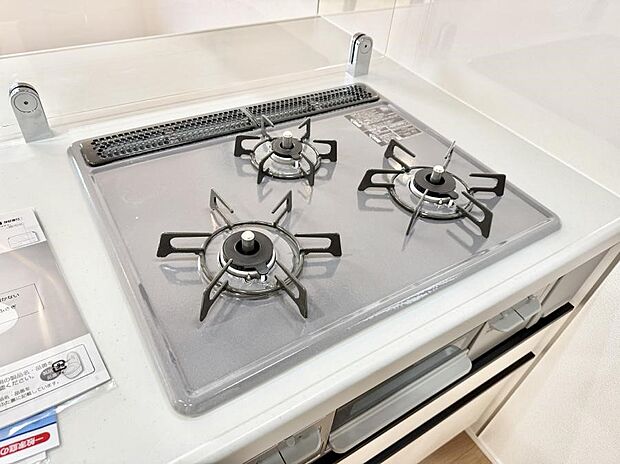 【3口ガスコンロ】■一度に多くの料理ができ便利で効率的