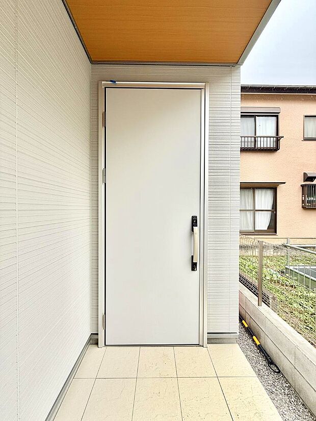 【玄関】■ 心地よい暮らしへとつながる、温かい玄関