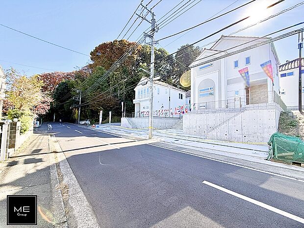 【前面道路含む現地写真】■優雅なラインが、毎日を引き立てます