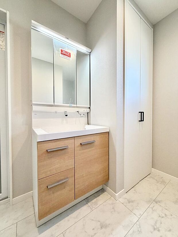 【洗面台・洗面所】■明るい洗面所は毎朝の歯磨きも楽しくできちゃいそうです♪