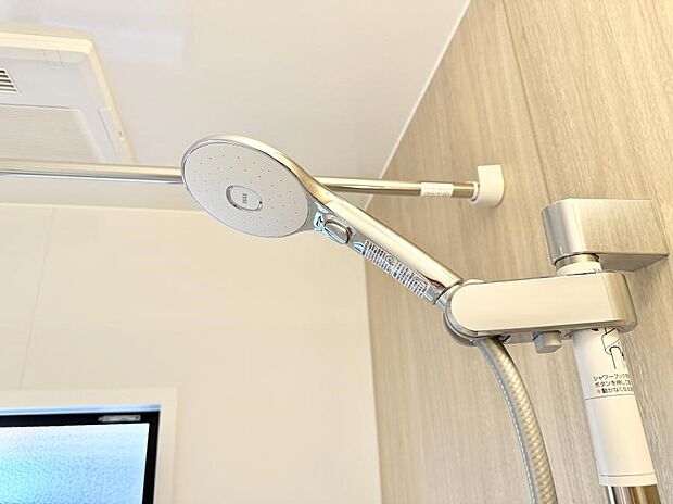 【止水シャワーヘッド】■手元で簡単に止水できるため、水の無駄遣いを減らすことができます。