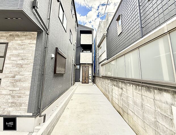 【現地外観写真】■暮らしを豊かにする充実した仕様設備で快適に