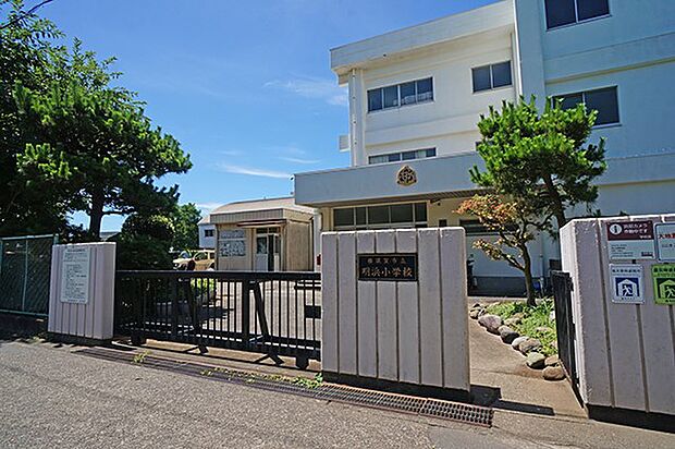 横須賀市立明浜小学校（約120m・徒歩2分）