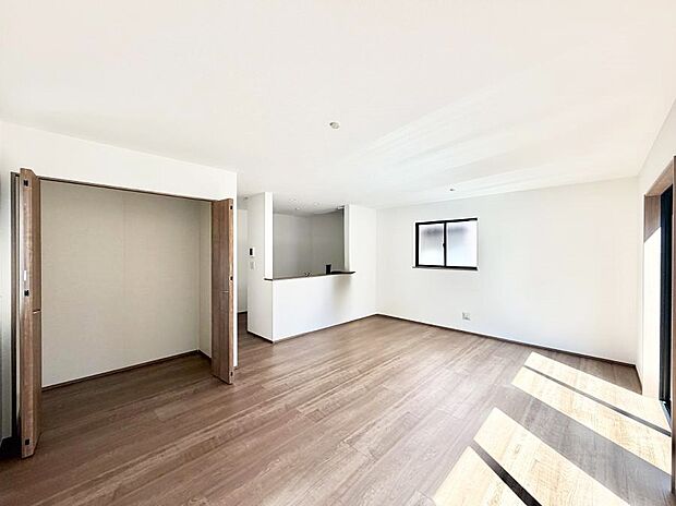 【リビング】■リビングに備え付けの収納は便利ですよね  