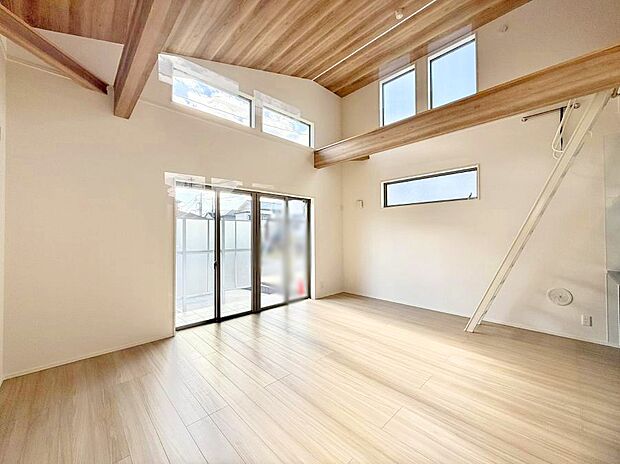 【リビング】■家族の時間を彩る、快適で癒される空間